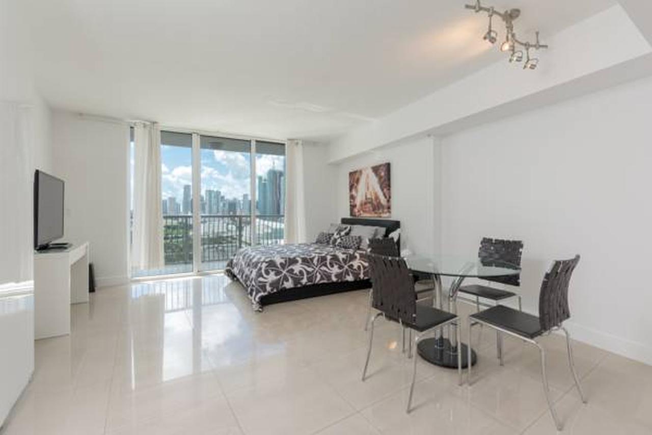 Opera Tower Apartment ไมอามี ภายนอก รูปภาพ