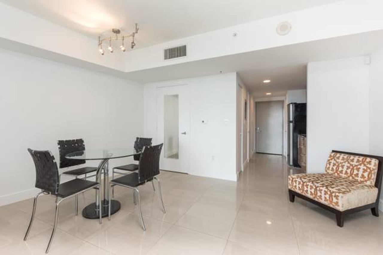 Opera Tower Apartment ไมอามี ภายนอก รูปภาพ
