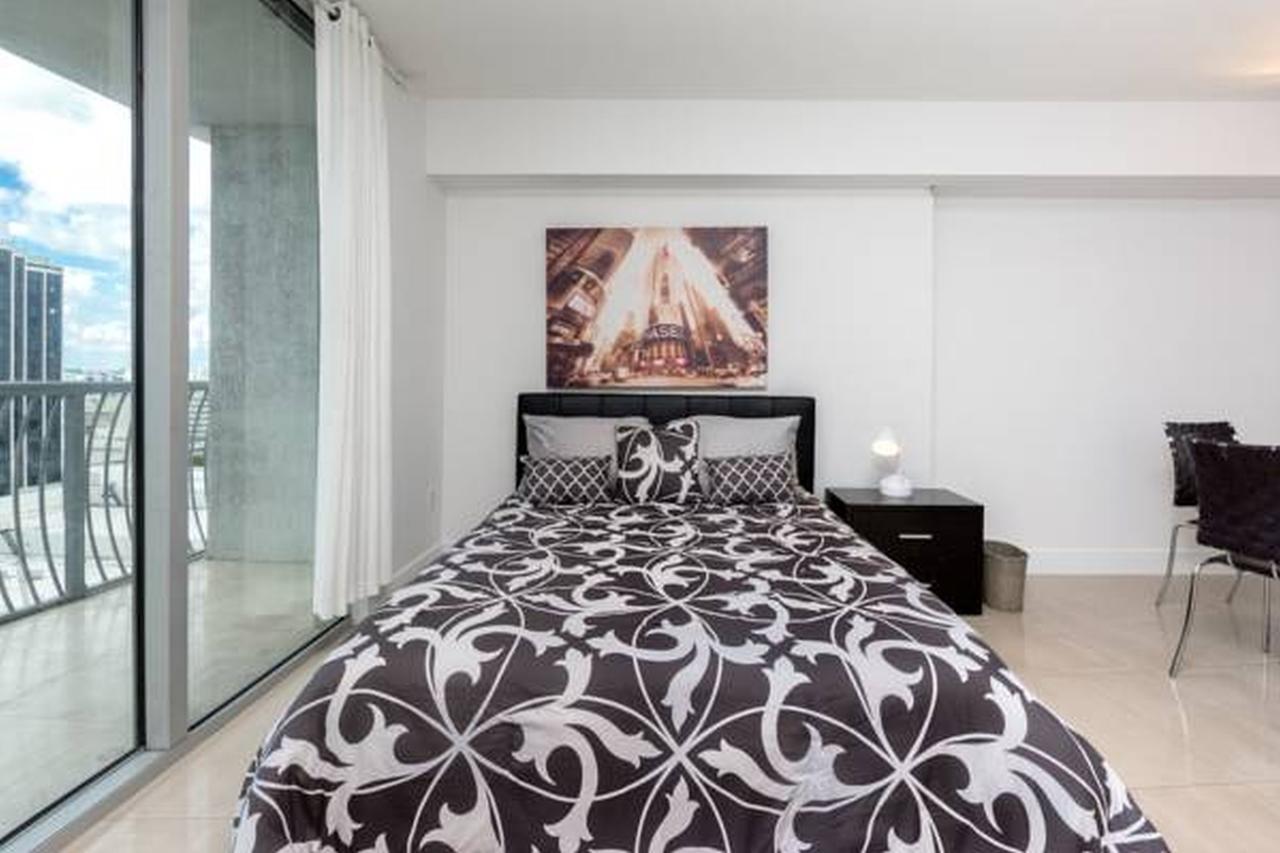 Opera Tower Apartment ไมอามี ภายนอก รูปภาพ